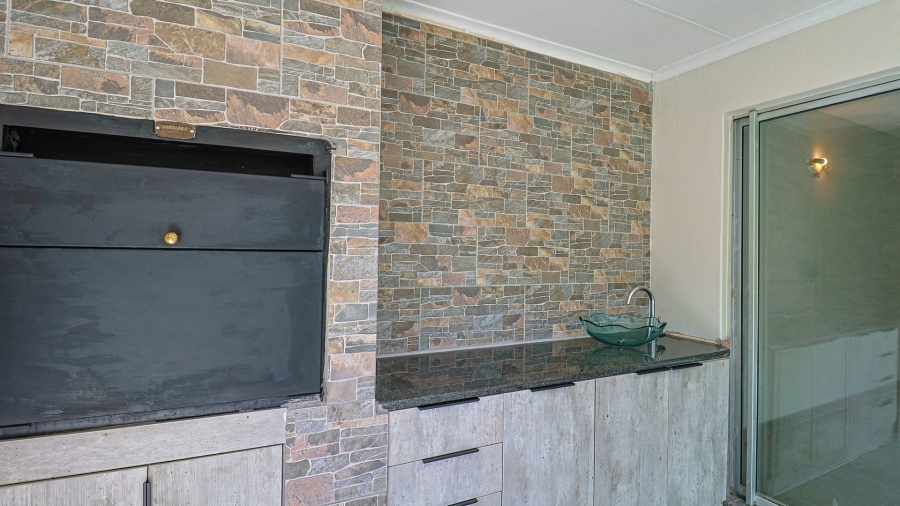 To Let 3 Bedroom Property for Rent in Cashan North West